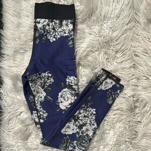 Gorgeous Ultracor leggings with a beautiful floral print